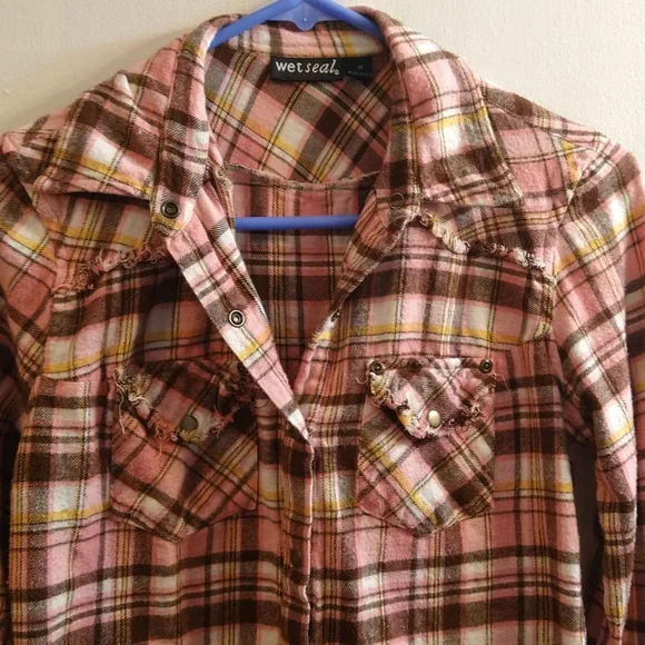 Pink plaid shirt - Picture 2 of 5